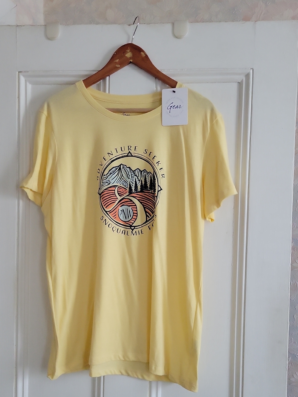 Gear for Sports Yellow Snoqualmie Falls Washington Top - XL NEW